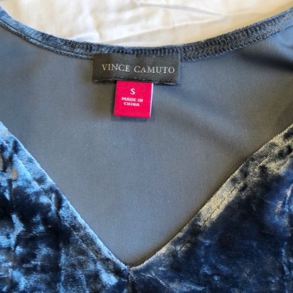 Super cute Vince Camuto crushed Velvet tank top - Picture 3 of 4